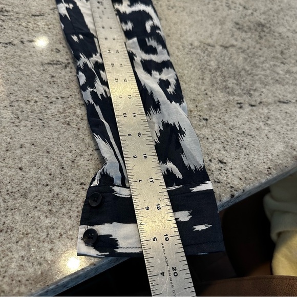 Athleta Navy and White Patterned Blouse‎ - Picture 6 of 7